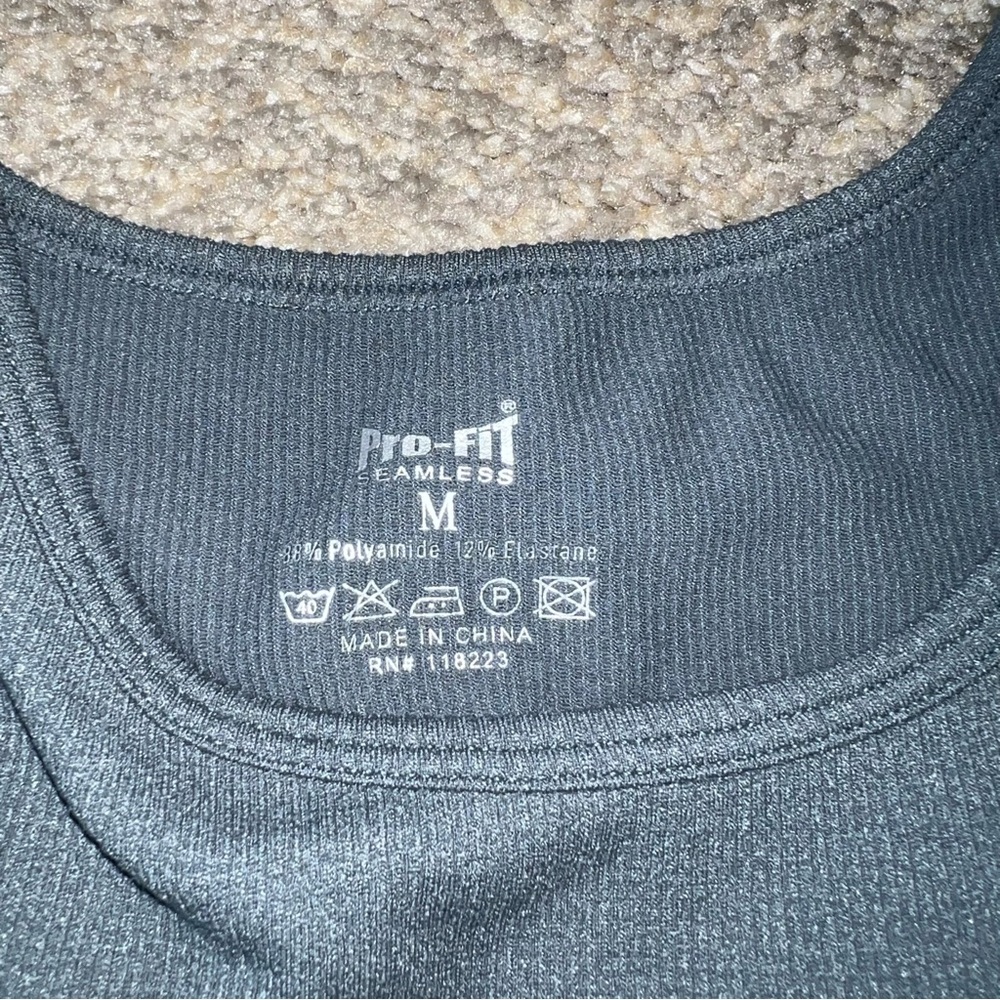 SOLD | NWOT! Pro Fit Seamless - Blue Cropped Tank Top - Medium - Picture 3 of 3